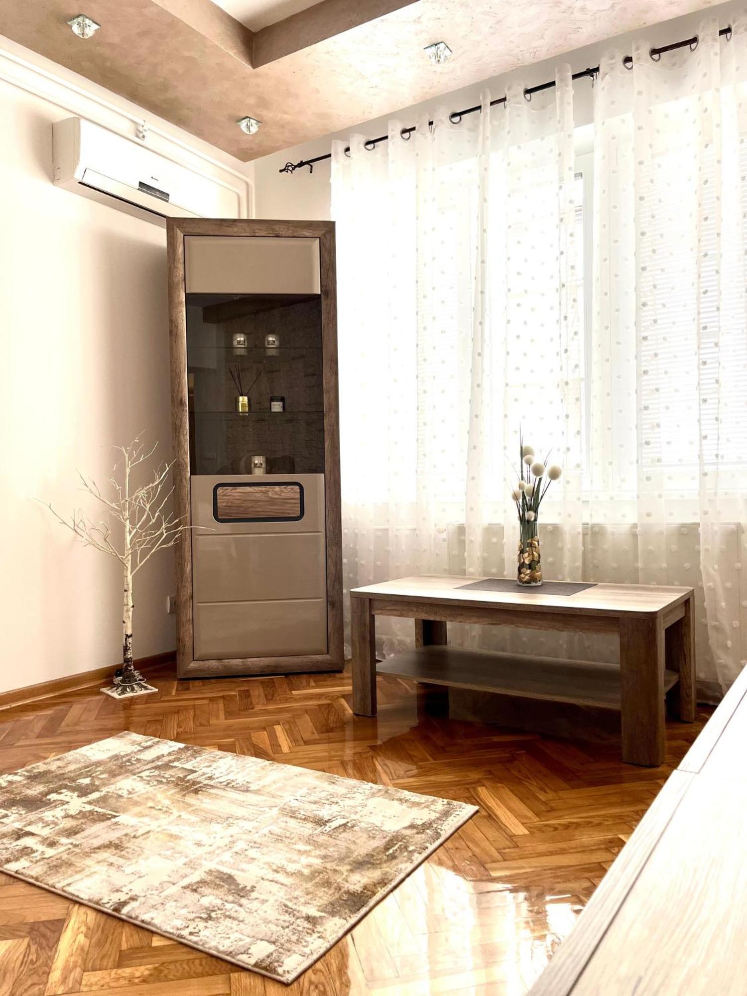 Lumo Nis Exterior foto